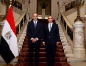 وزيرا الاتصالات والخارجية يدشنان طوابع بريدية بمناسبة مرور أكثر من قرن على الدبلوماسية المصرية
