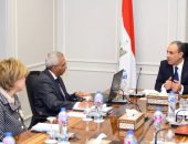 وزير الخارجية والهجرة يجتمع بالقطاع الثقافى بالوزارة