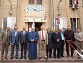 رئيس جامعة الأزهر يتفقد لجان امتحانات كليتي اللغة العربية وأصول الدين بالدَّراسة ويشيد بانضباط اللجان