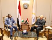نائب رئيس مجلس الوزراء للتنمية الصناعية وزير الصناعة والنقل يبحث مع  سفير جمهورية كوت ديفوار بالقاهرة، تحقيق انطلاقة كبيرة للتعاون المشترك  في مجالي الصناعة والنقل وزيادة حجم التبادل التجاري بين البلدين