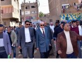 محافظ الأقصر يوجه بنقل محول كهرباء يعيق حركة الطريق .. عماره يوجه رئيس مدينة الاقصر بتطوير مدخل القرية ودراسة نقل ورش السيارات واقامة ملعب