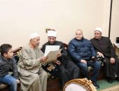 في لمسة بر ووفاء.. وزير الأوقاف في زيارة إلى الشيخ عيد سعودي وكيل وزارة الأوقاف الأسبق