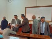 نائب رئيس جامعة الأزهر لشئون التعليم والطلاب يتفقد لجان امتحانات الفصل الدراسي الأول بكلية الإعلام