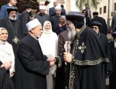 فضيلة الإمام الأكبر شيخ الأزهر الشريف يهنئ البابا تواضروس والأخوة المسيحين بأعياد الميلاد