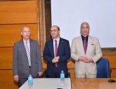 رئيس جامعة أسيوط يشهد افتتاح البرنامج التدريبي لتأهيل المتقدمين لشغل منصب عميد كلية