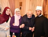 في لفتة إنسانية وزير الأوقاف يزور الفنان رشوان توفيق