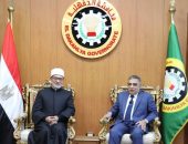 في زيارة فضيلته لمحافظة الدقهلية: محافظ الدقهلية يستقبل مفتي الجمهورية ويشهدان تسليم الموقع الخاص بإنشاء فرع دار الإفتاء بالمنصورة