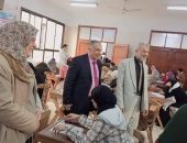 نائب رئيس جامعة الأزهر يتفقد أعمال الامتحانات بكلية دراسات بنات المنصورة، ويبحث احتياجات الكلية.