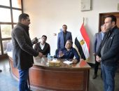 محافظ الدقهلية يتفقد المنطقة الصناعية بجمصة: لأصحاب المصانع والشركات أكرموا العمال فهم أبناؤنا وسواعد الإنتاج.