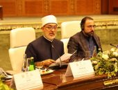 خلال مشاركته في “جلسة العلماء” على هامش أعمال المؤتمر العالمي: فضيلة مفتي الجمهورية يؤكد: الشريعة الإسلامية سبقت كل الشرائع في تحقيق المساواة بين الرجل والمرأة. أي فكر أو طرح ينتقص من هذه المساواة أو يختزلها في شكل صوري هو فكر دخيل على الإسلام، والإسلام منه براء.