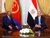 وزير الخارجية والهجرة يبحث تعزيز التعاون مع وزير خارجية إريتريا