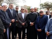 محافظ الإسماعيلية يؤدي شعائر صلاة الجمعة بمسجد مجمع الزهراء الإسلامي بحي أول مدينة الإسماعيلية