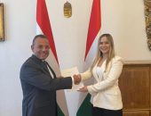 سفير مصر لدى المجر يقدم صورة أوراق اعتماده