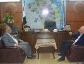 نائب رئيس جامعة الأزهر يعقد اجتماعًا مع مدير الأمن الإداري بفرع جامعة الأزهر بالوجه البحري.