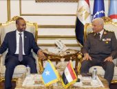 الفريق أول / عبد المجيد صقر القائد العام للقوات المسلحة وزير الدفاع والإنتاج الحربى يلتقى وزير الدفاع الصومالى …