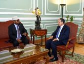 وزير الخارجية والهجرة يعقد مباحثات مع نظيره الصومالي