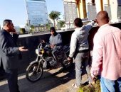 رئيس مدينة الأقصر يتفقد أعمال النظافة والتشجير بشوارع المدينة