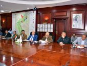 محافظ الأقصر يبحث أخر المستجدات في ملف ” التقنين “