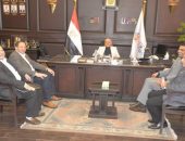 محافظ الأقصر والرئيس التنفيذي لمؤسسة شفاء الأورمان يناقشان سبل التعاون لدعم المجتمع الأقصرى