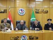 محافظ المنيا يواصل لقاءاته مع تجار سوق الحبشى تمهيدا لنقلهم إلى ماقوسة