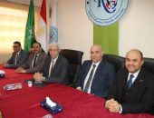 رئيس جامعة المنوفية يعقد إجتماع مجلس العمداء بكلية الصيدلة