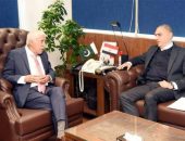 سفير مصر في باكستان يلتقي بوزير الشئون البحرية الباكستاني