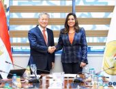 الدكتورة منال عوض، وزيرة التنمية المحلية، مع سفير كوريا الجنوبية نقل التكنولوجيا الكورية لمصر وتعزيز مجالات التعاون في إدارة المخلفات الصلبة والحفاظ على البيئة.
