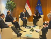وزير الخارجية والهجرة يلتقى مع المفوضة الأوروبية للمتوسط