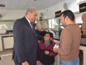 محافظ الغربية يلتقي المواطنين ويؤكد: حل مشكلاتهم أولوية قصوى