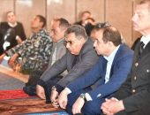 محافظ الدقهلية يؤدى صلاة الجمعة بمسجد معسكر قوات الأمن بسندوب.