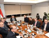 وزير الإسكان يعقد اجتماعا مع شركة “أكور” العالمية لمتابعة الأعمال بفنادق منطقة الأعمال المركزية بالعاصمة الإدارية الجديدة