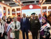 رئيس جامعة أسيوط يتفقد معرض القاهرة الدولي للكتاب