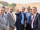 وزير السياحة والآثار يتفقد آخر مستجدات الأعمال بمشروع تطوير الخدمات بمنطقة أهرامات الجيزة