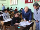 محافظ كفرالشيخ يتابع سير امتحانات الشهادة الإعدادية بمدرسة  الشهيد مصطفى سمير بدوي الرسمية للغات.. مؤكدًا توفير كافة الإمكانيات للنهوض بالتعليم