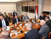 وزير الإسكان يستعرض الخطة التسويقية لأحد مشروعات هيئة المجتمعات العمرانية الجديدة بالعاصمة الإدارية