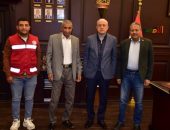 محافظ الأقصر يبحث مطالب وشكاوى نقيب الفلاحين و يبحث آليات دعم أنشطة جمعية الهلال الأحمر