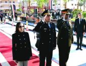 محافظ البحيرة تقدم التهنئة لمدير الأمن والقيادات الأمنية والشرطية بمقر فرق الأمن بدمنهور