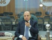 محافظ كفر الشيخ يتابع جهود كسح مياه الأمطار وجاهزية المعدات لمجابهة التغيرات المناخية بمراكز ومدن المحافظة من مركز سيطرة الشبكة الوطنية للطوارئ والسلامة العامة