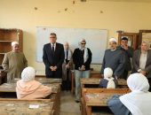 محافظ الجيزة يتفقد سير امتحانات الشهادة الإعدادية بمدارس العمرانية والدقي والشيخ زايد والمعهد الازهري