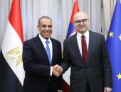 خلال زيارته إلى بلجراد، وزير الخارجية والهجرة يلتقي برئيس وزراء صربيـا