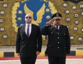 محافظ بني سويف يضع إكليل الزهورعلى النصب التذكاري للشهداء بمعسكرأبو سليم احتفالاً بعيدالشرطة الـ 73