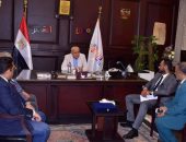 محافظ الأقصر يلتقى وفد شباب قرية المريس