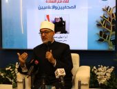 مفتي الجمهورية يلتقي الإعلاميين والصحفيين في جناح دار الإفتاء المصرية بمعرض القاهرة الدولي للكتاب