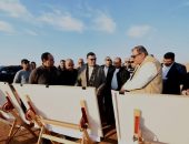 وزير الاسكان يتفقد رفع كفاءة الطرق والمحاور والمشروعات الجارية بالأراضي المضافة لمدينة الشروق