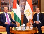 وزير الخارجية والهجرة يستقبل أمين سر اللجنة التنفيذية لمنظمة التحرير الفلسطينية