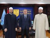 رئيس منطقة الإسكندرية ومدير عام الوعظ يقدمان التهنئة لرئيس جامعة الإسكندرية