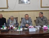 محافظ أسيوط يلتقي أعضاء الجمعية الزراعية المركزية لبحث ومناقشة توفير المنتجات الزراعية من المزارعين للمستهلكين مباشرة بأسعار مخفضة