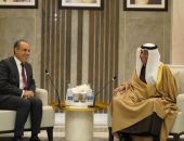 في إطار زيارته إلى المنامة، وزير الخارجية والهجرة يجتمع برئيس غرفة صناعة وتجارة البحرين وعدد من أعضاء مجلس الإدارة من رجال الأعمال والمستثمرين البحرينيين