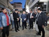 محافظ كفرالشيخ يتفقد أعمال مشروع تركيب الإنترلوك ورفع كفاءة الأرصفة بشوارع حي القنطرة.. ويلتقى عدداً من المواطنين