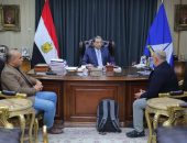 محافظ دمياط يحضر تنفيذ لتجربة الرصف باستخدام الخلطة الاسفلتية الباردة وإعادة تدوير ناتج كشط الأسفلت بأعمال الرصف بعملية رد الشئ لاصله بالشهابية